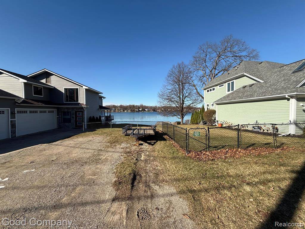 Commerce Twp, MI 48382,2481 GREENLAWN Avenue
