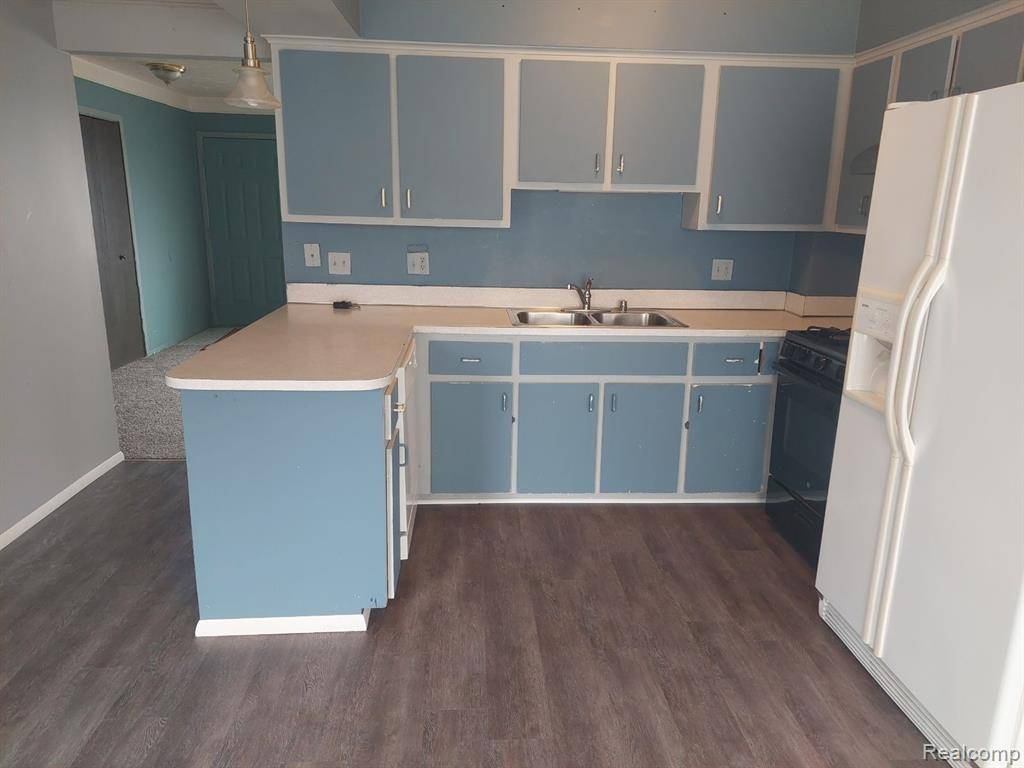 Harrison Twp, MI 48045,39169 JEFFERSON Avenue