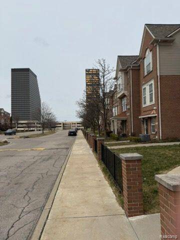Southfield, MI 48075,20034 BOARDWALK Boulevard 11 30