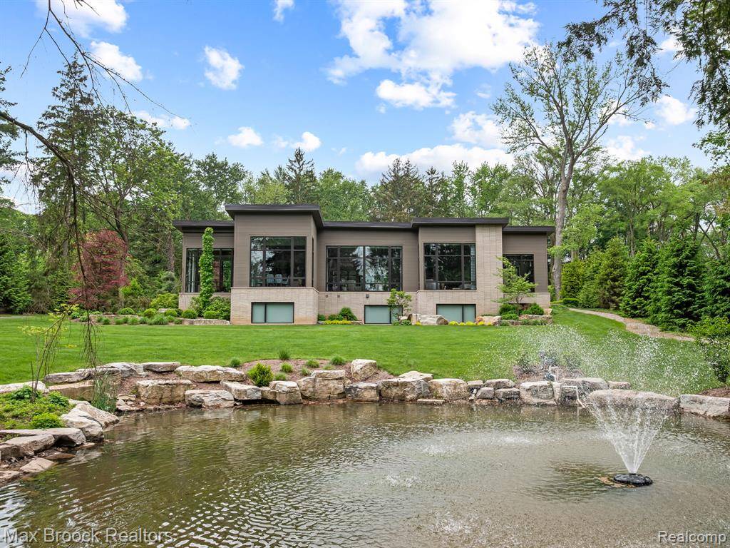 Bloomfield Twp, MI 48304,4890 Charing Cross Road