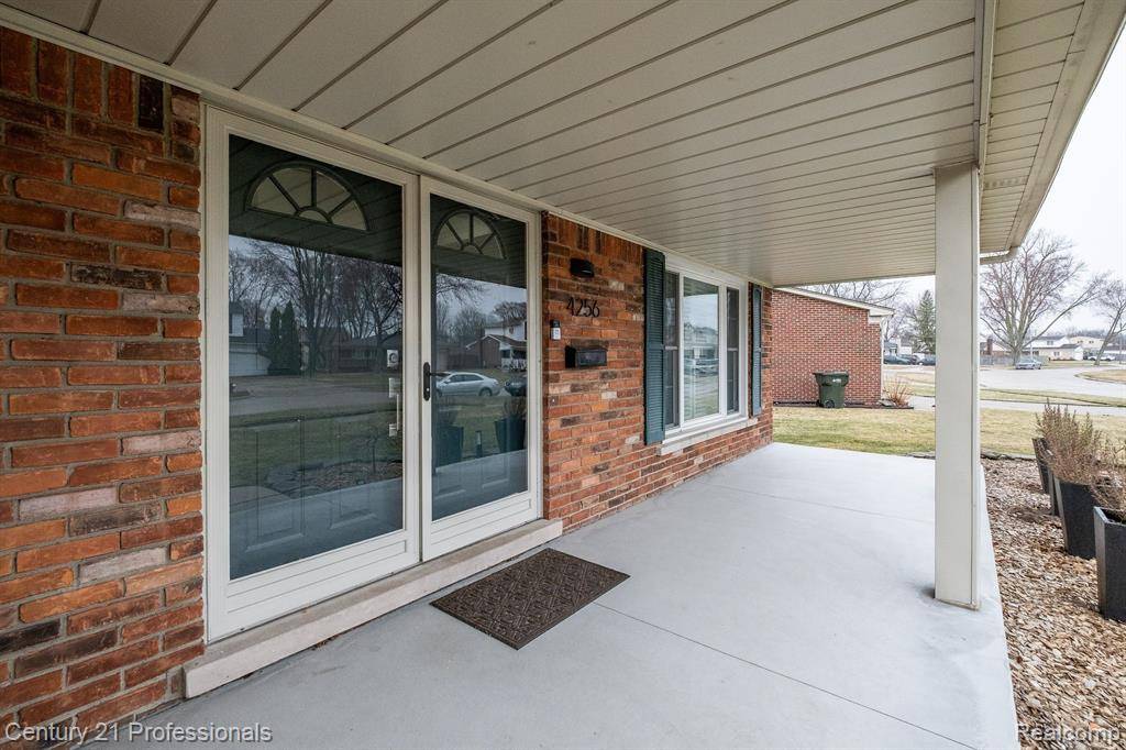 Sterling Heights, MI 48310,4256 BIEBER Drive
