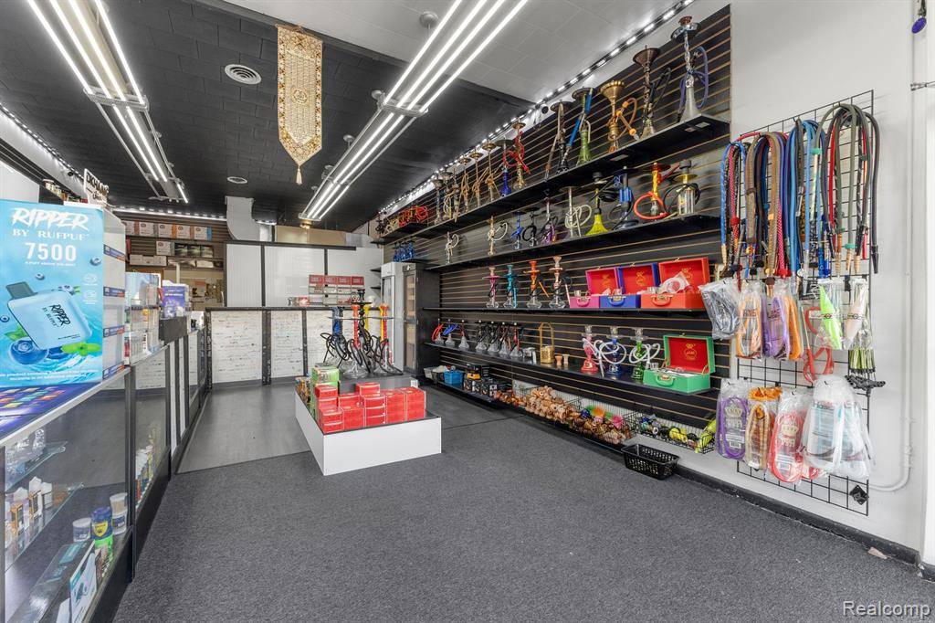 Dearborn, MI 48128,18512 OUTER Drive W