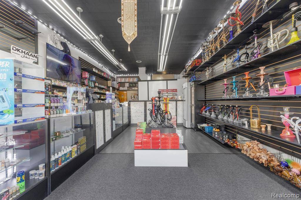 Dearborn, MI 48128,18512 OUTER Drive W