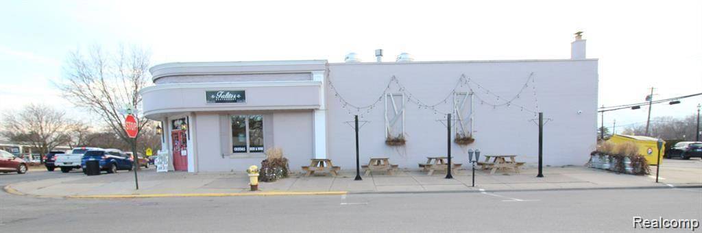 Grosse Pointe Woods, MI 48236,20745 MACK Avenue