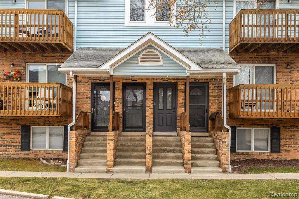Plymouth, MI 48170,301 PINEWOOD Circle