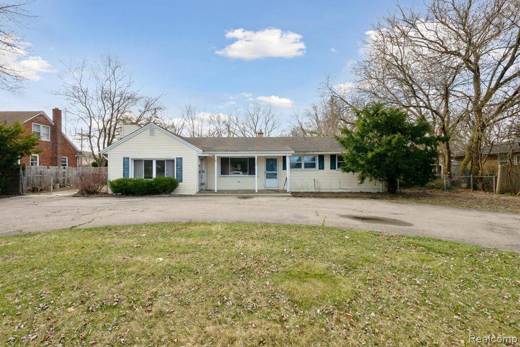 Troy, MI 48085,1336 E LONG LAKE Road