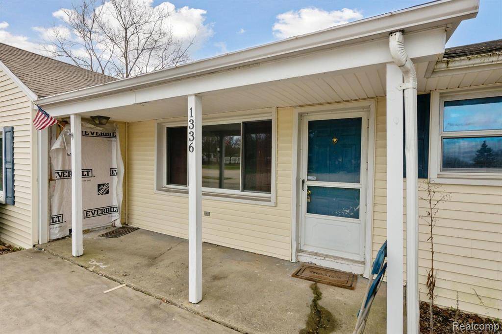 Troy, MI 48085,1336 E LONG LAKE Road