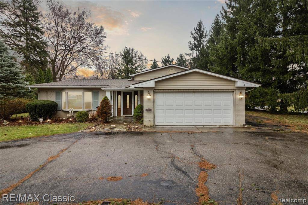 Commerce Twp, MI 48382,5597 LEAFWOOD Drive