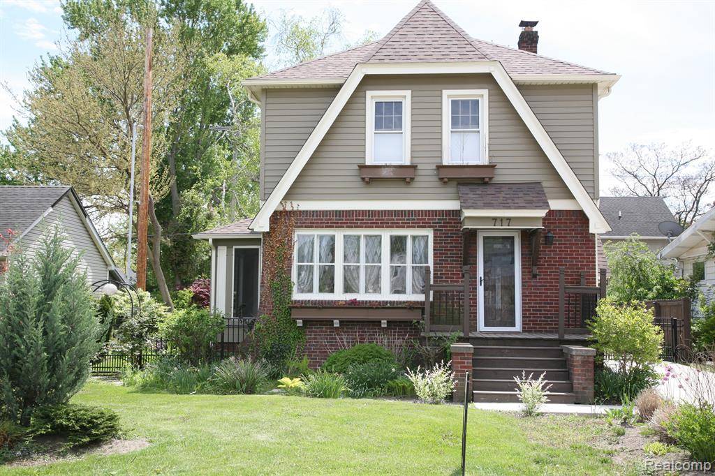 Royal Oak, MI 48073,717 W 12 MILE Road