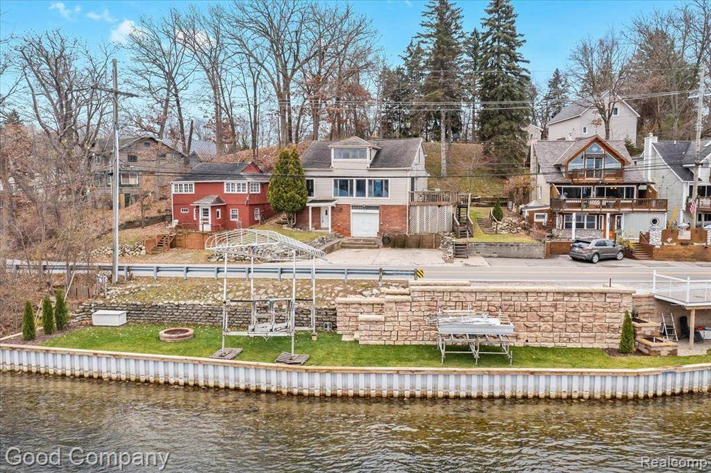 Orion Twp, MI 48362,423 HEIGHTS Road
