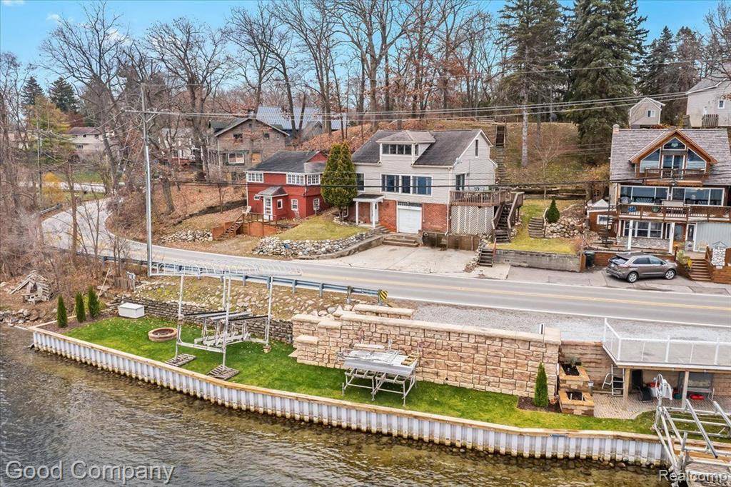 Orion Twp, MI 48362,423 HEIGHTS Road