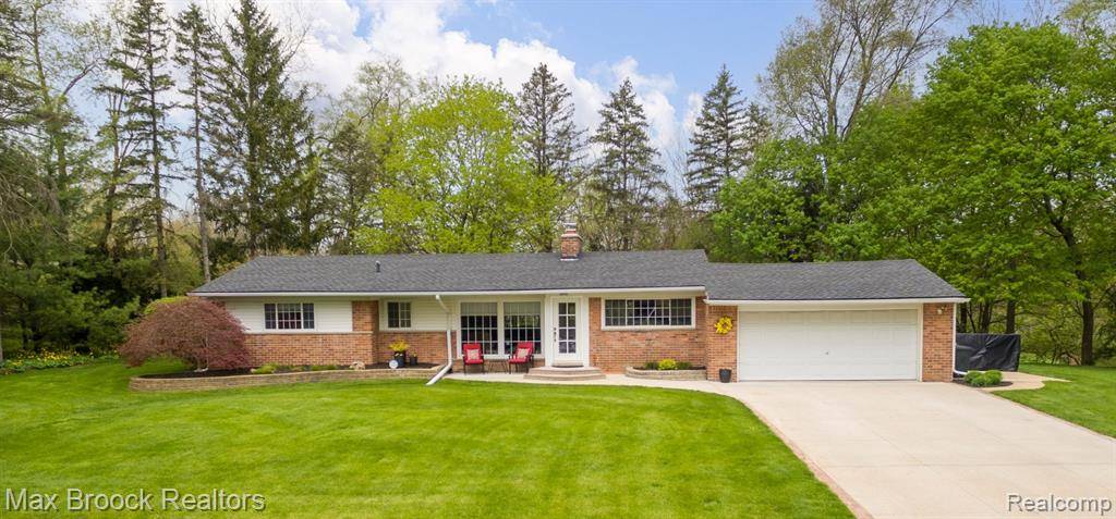 Franklin Vlg, MI 48025,24440 BLOOMINGTON Drive