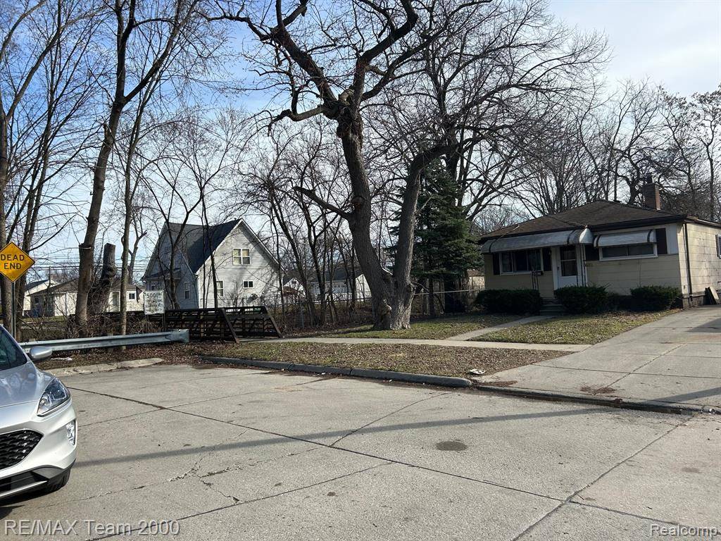 Dearborn Heights, MI 48125,5627 GERTRUDE Street
