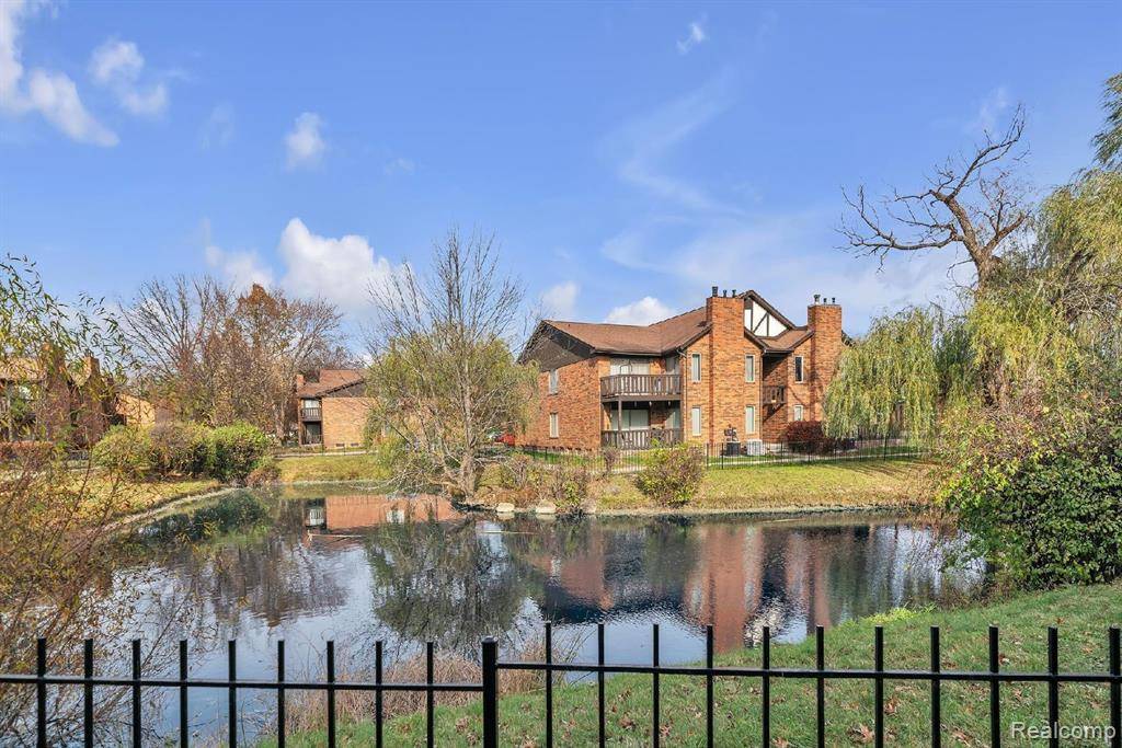 Southfield, MI 48034,29123 WELLINGTON Road E 19