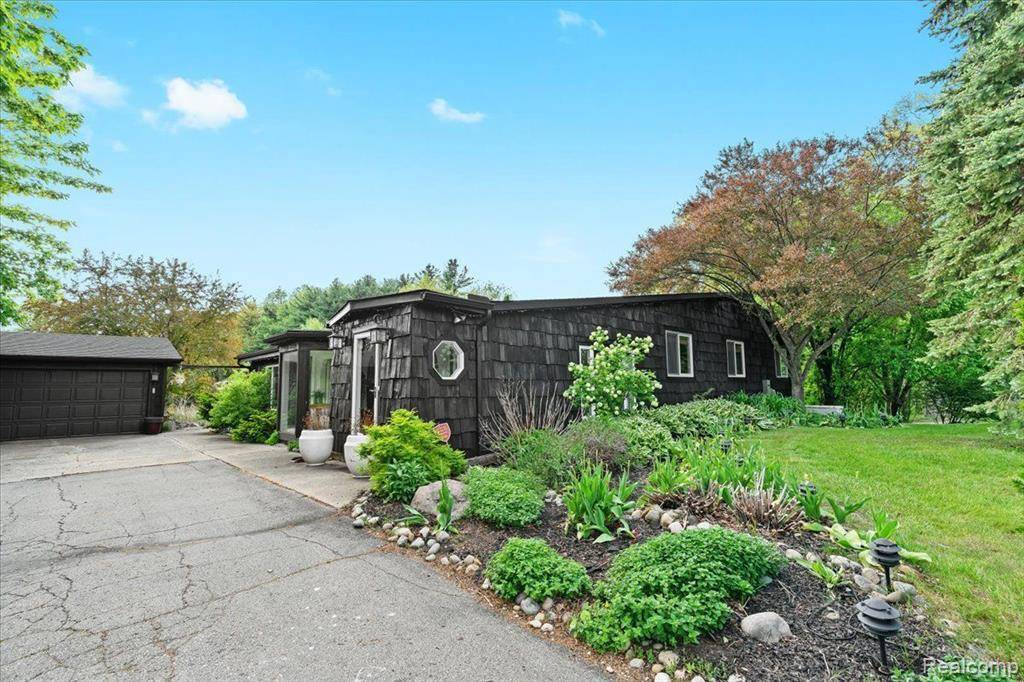 White Lake Twp, MI 48383,2865 STEEPLE HILL Road