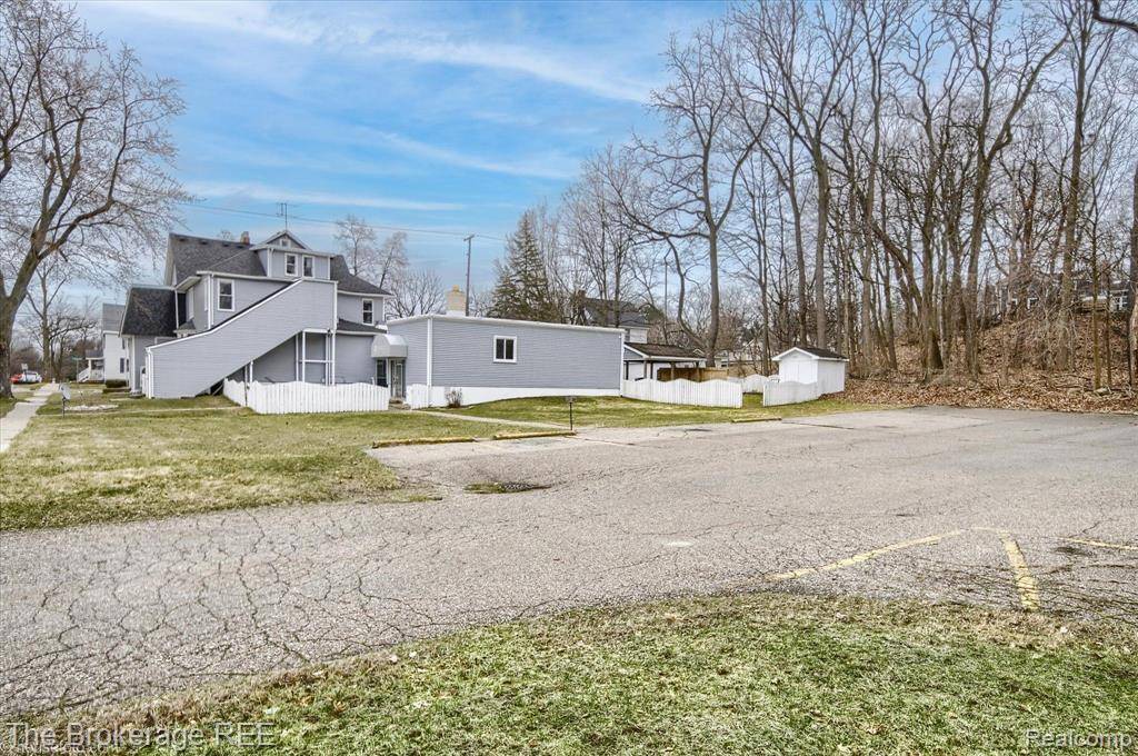 Fenton, MI 48430,700 S ADELAIDE Street