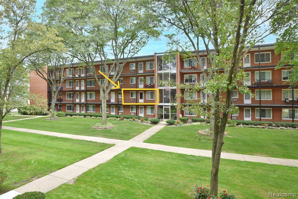 Royal Oak, MI 48073,2925 W 13 MILE Road 205