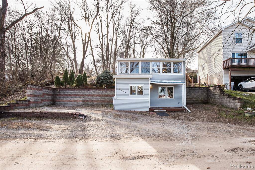 Hamburg Twp, MI 48116,8128 Halfway Drive