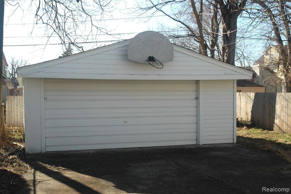 Royal Oak, MI 48067,421 CURRY Avenue