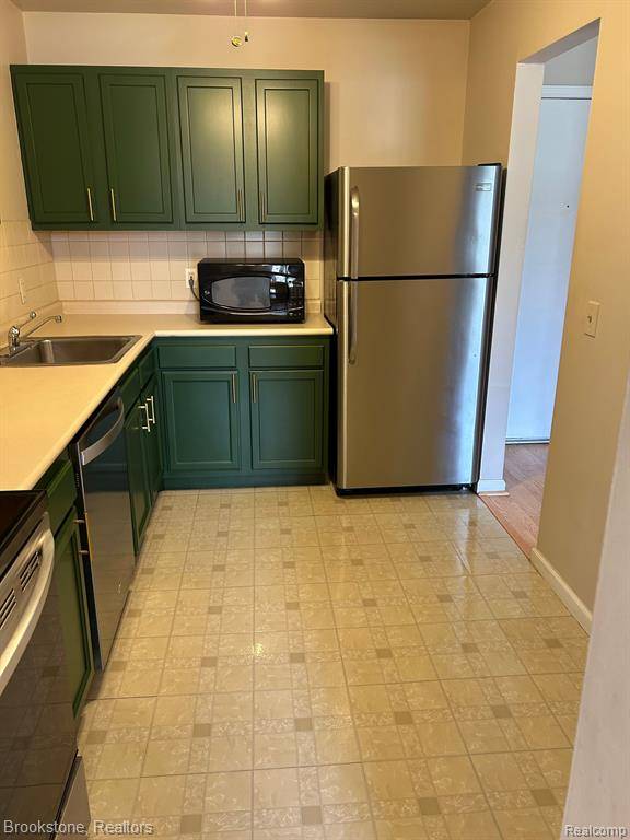 Farmington Hills, MI 48334,32005 W 12 Mile Rd 204