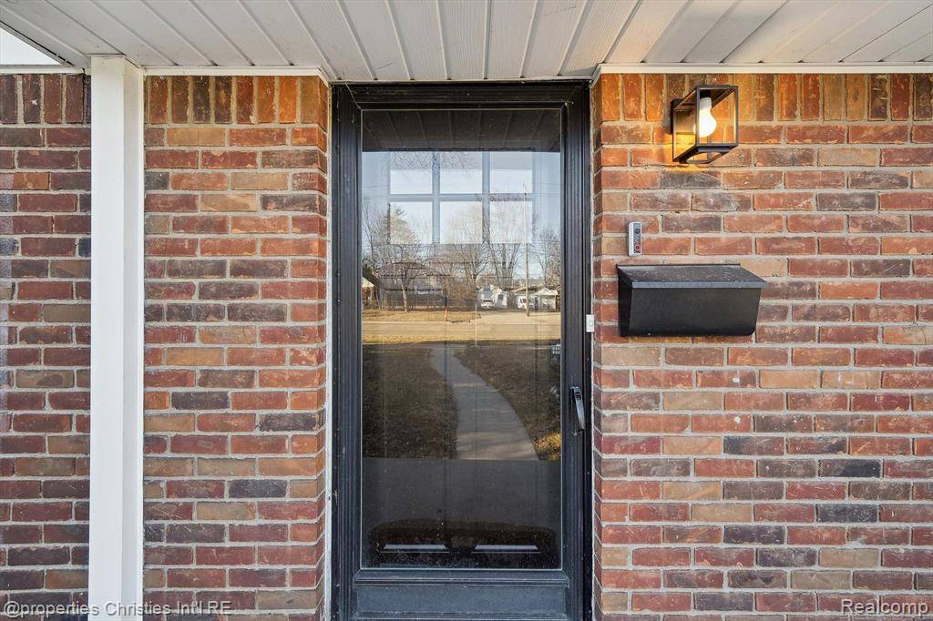Beverly Hills Vlg, MI 48025,16975 W 14 MILE Road