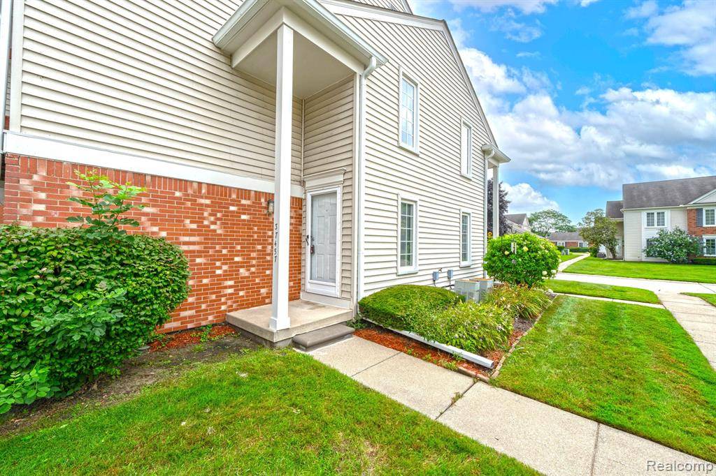 Clinton Twp, MI 48036,37457 STONEGATE Circle