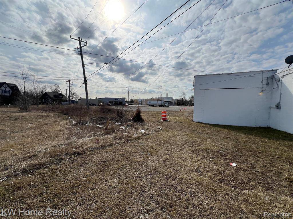 Detroit, MI 48227,13132 GRAND RIVER Avenue