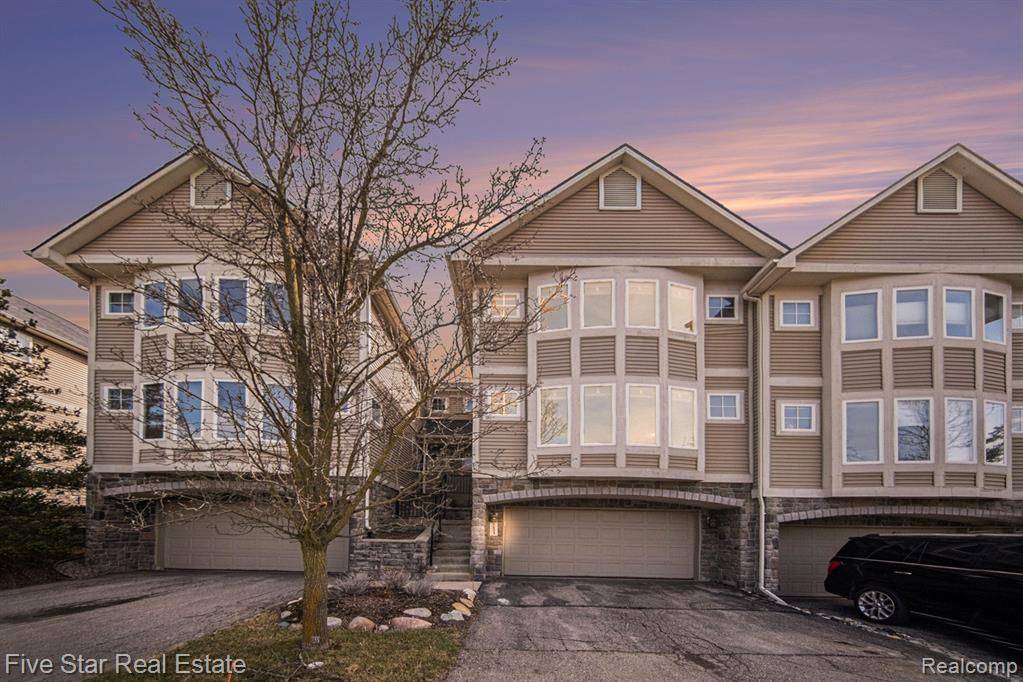 Saline, MI 48176,253 OLD CREEK Drive