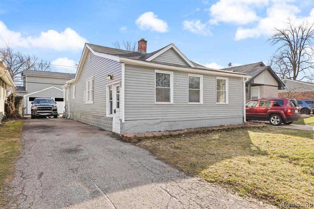 Livonia, MI 48152,27517 LONG Street