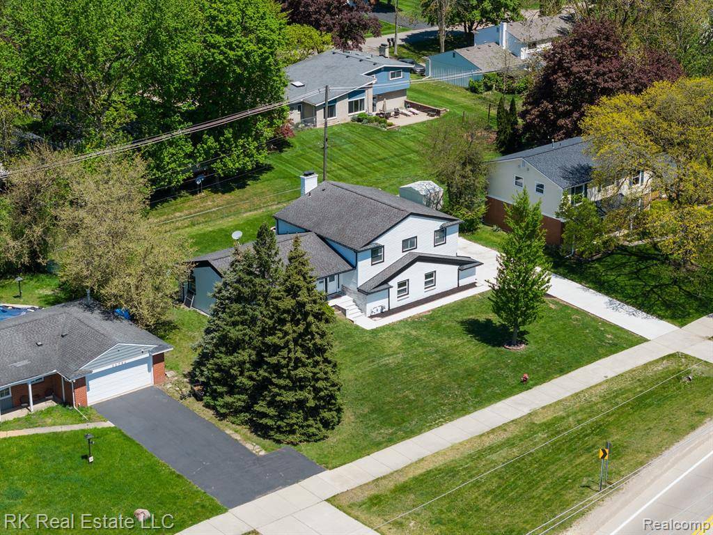 West Bloomfield Twp, MI 48322,30728 W 14 MILE Road