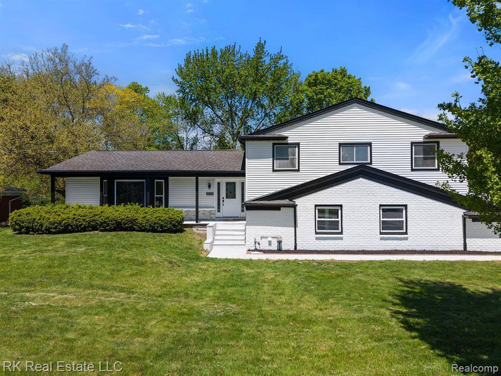 West Bloomfield Twp, MI 48322,30728 W 14 MILE Road