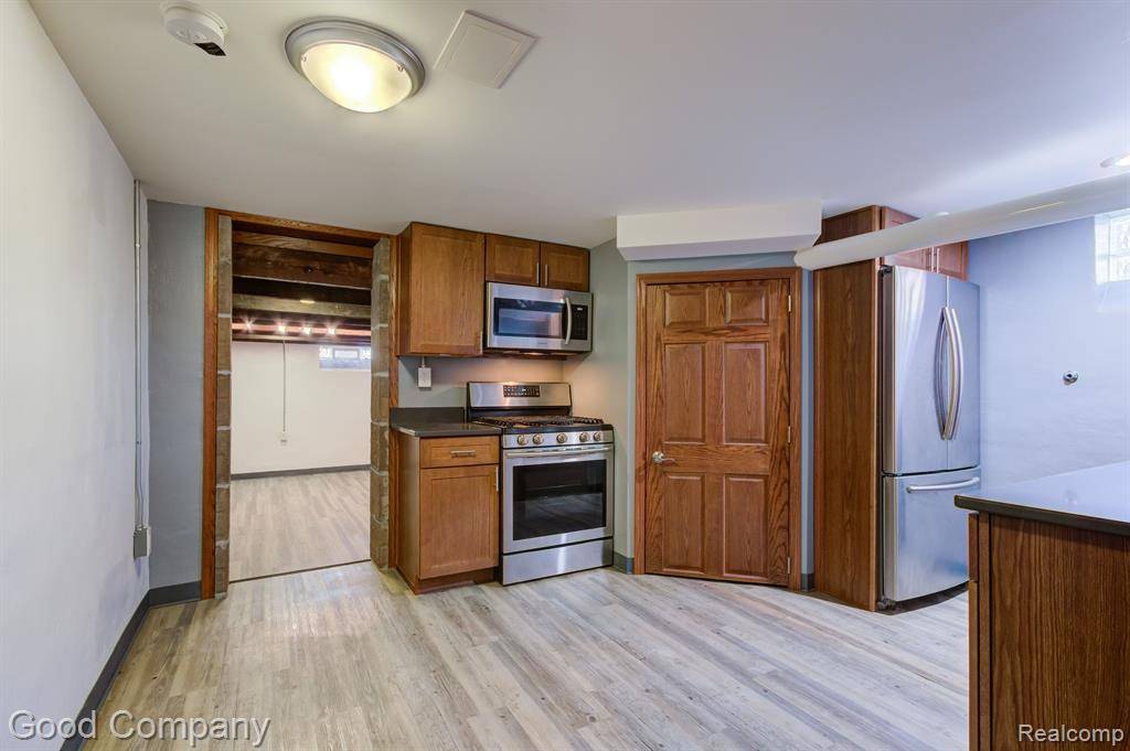 Royal Oak, MI 48067,637 S CONNECTICUT Unit 1