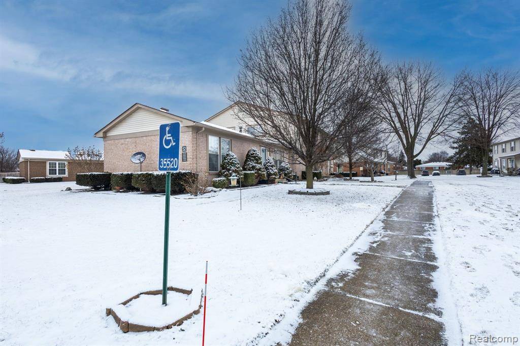 Sterling Heights, MI 48312,35522 TOWNLEY Drive