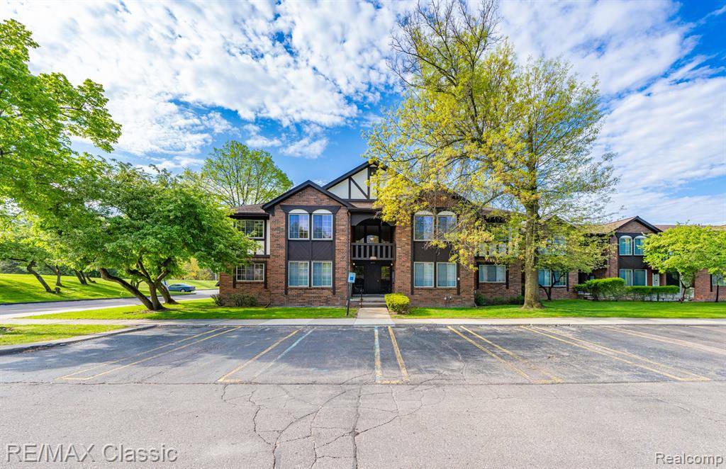 Southfield, MI 48034,29177 WELLINGTON 51