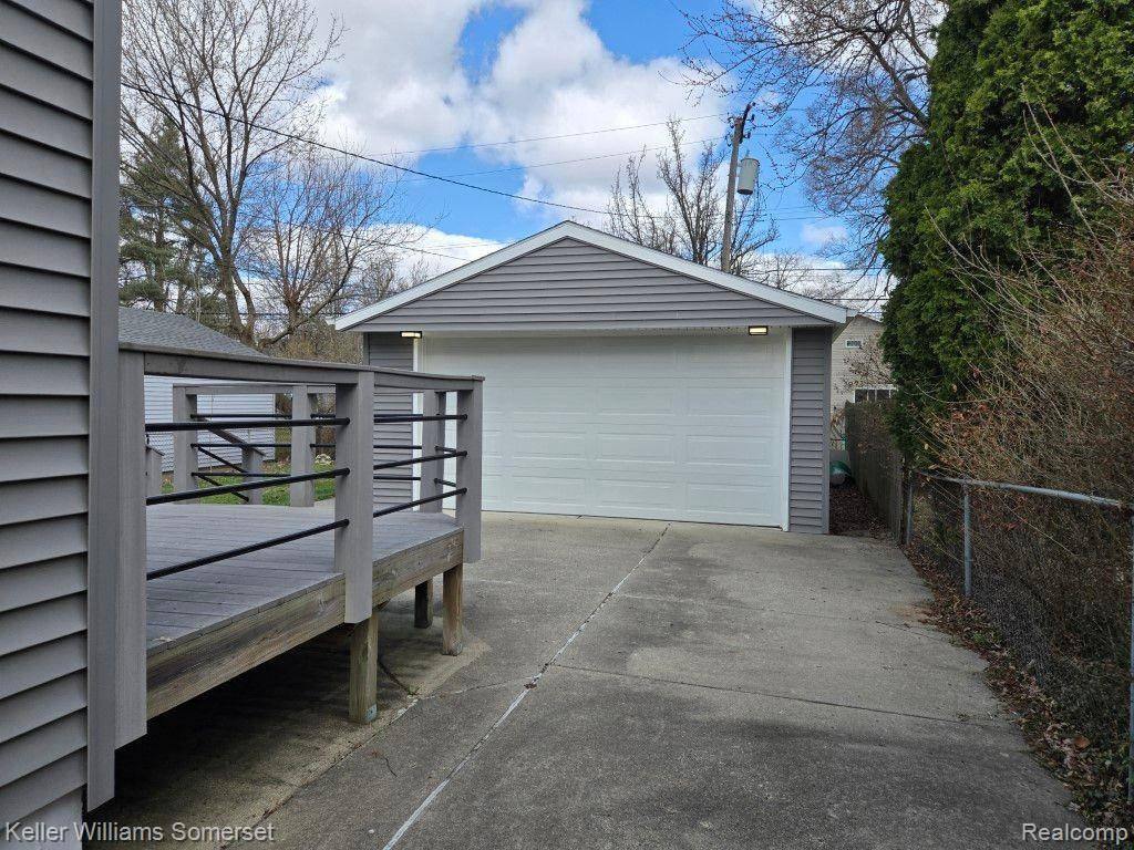 Royal Oak, MI 48073,1113 WHITCOMB Avenue