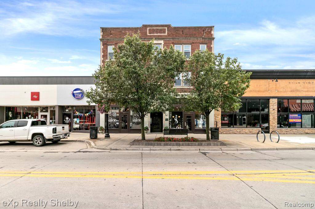 Ferndale, MI 48220,259 W 9 MILE Road Unit L2