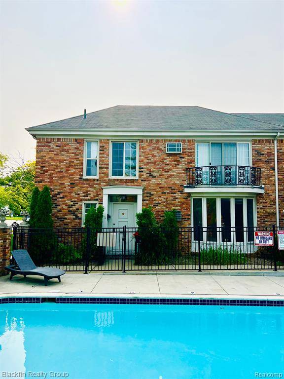 Royal Oak, MI 48073,2356 W 14 MILE Road