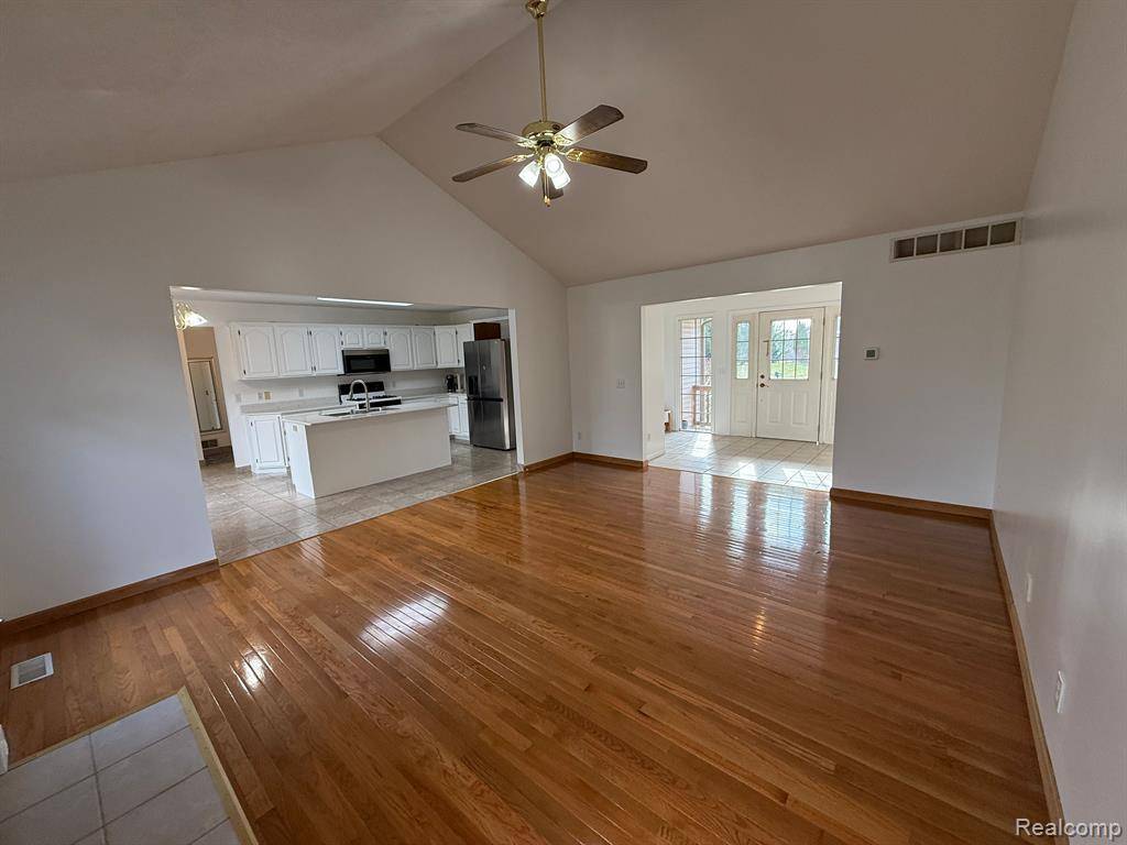 Flint Twp, MI 48532,1023 ROYAL CREST Drive