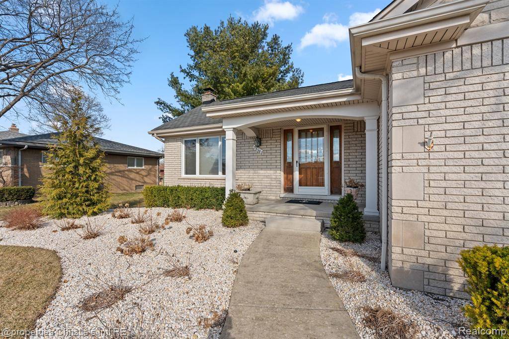 Harrison Twp, MI 48045,38008 SEAWAY Court