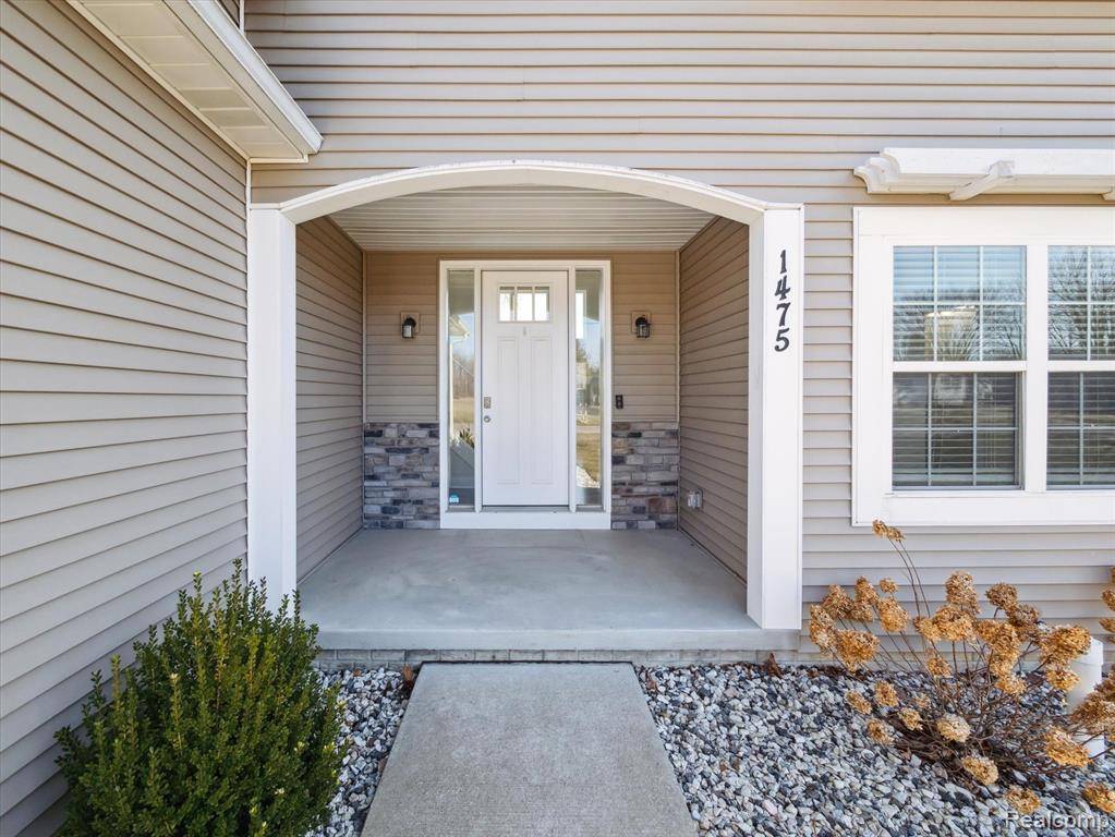 Fenton Twp, MI 48430,1475 LOG CABIN Point