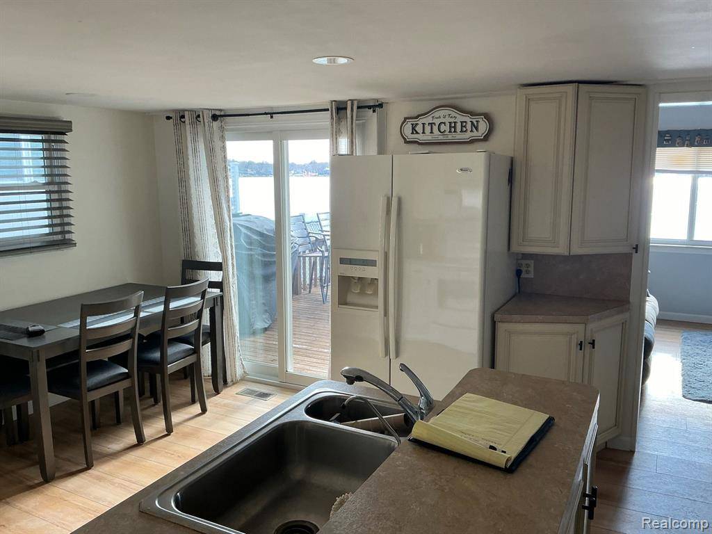 Waterford Twp, MI 48329,2620  Desmond Street