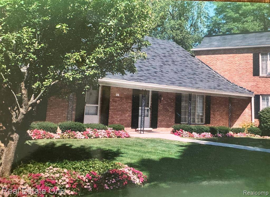 Bloomfield Hills, MI 48304,1750 TIVERTON Road 7 28