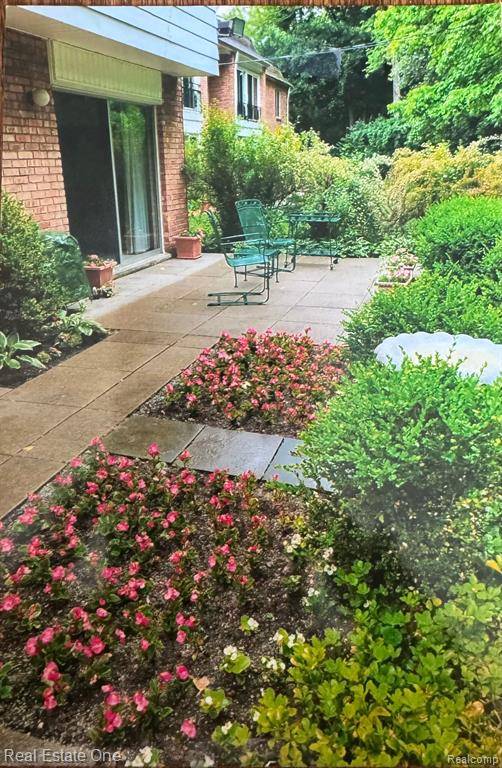 Bloomfield Hills, MI 48304,1750 TIVERTON Road 7 28