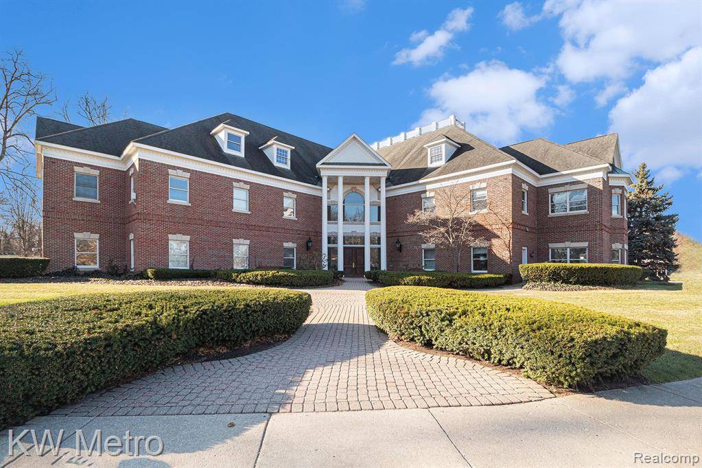 Royal Oak, MI 48067,26862 Woodward Avenue 202