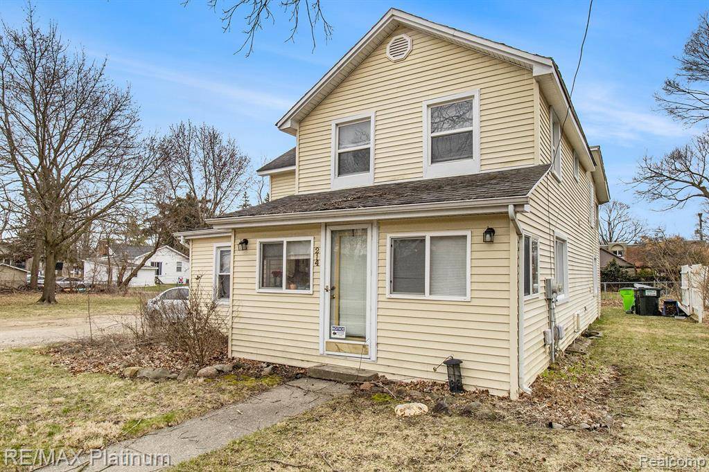 South Lyon, MI 48178,214 DETROIT Street