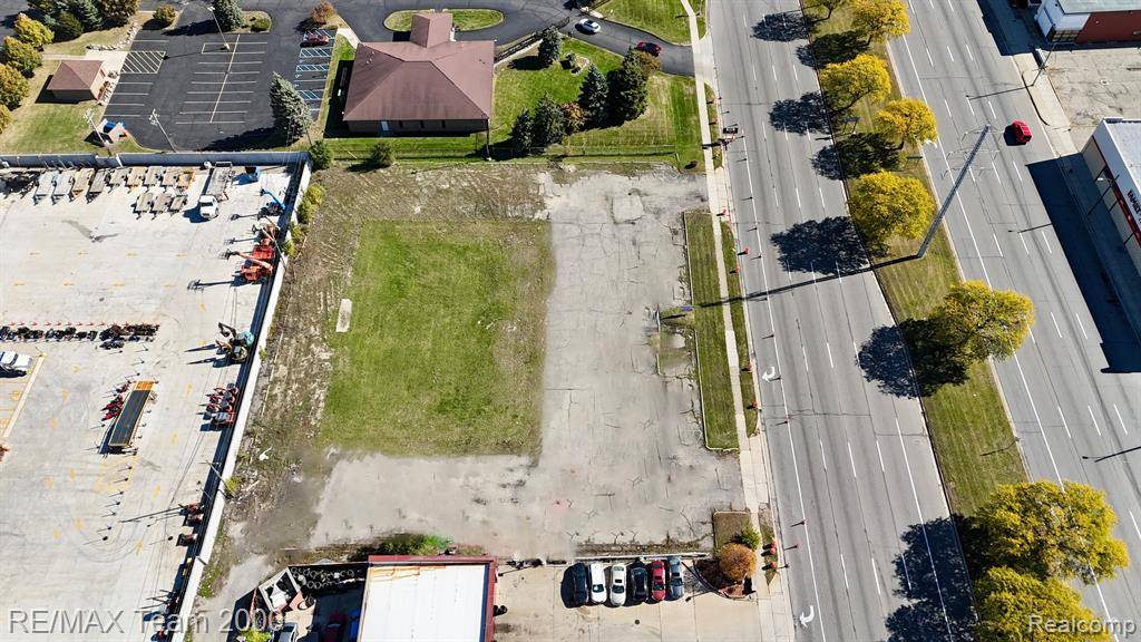 Oak Park, MI 48237,13400 W 8 MILE Road