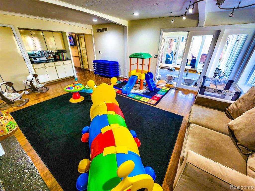 West Bloomfield Twp, MI 48323,5130 LAKE BLUFF Road