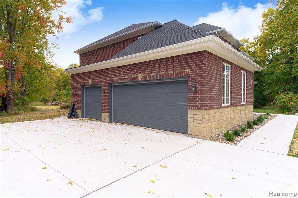 Farmington Hills, MI 48336,21504 RANDALL Street