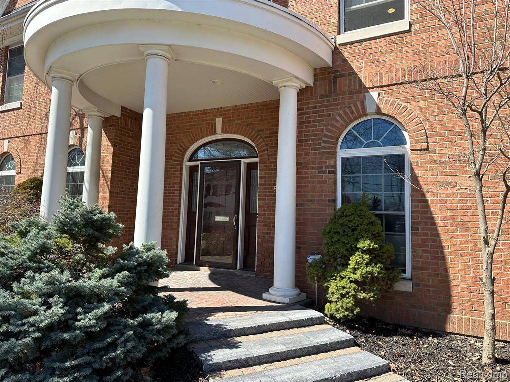 Rochester, MI 48307,517 OAK Street