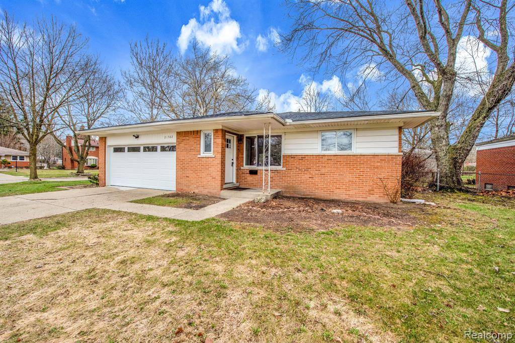 Southfield, MI 48075,21502 BUTTERCREST Street